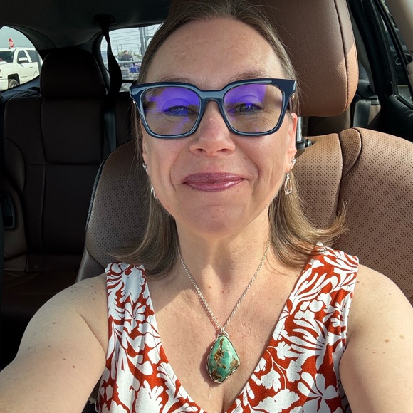 Welcome to Rebecca’s Closet!  💐 - Picture 1 of 7